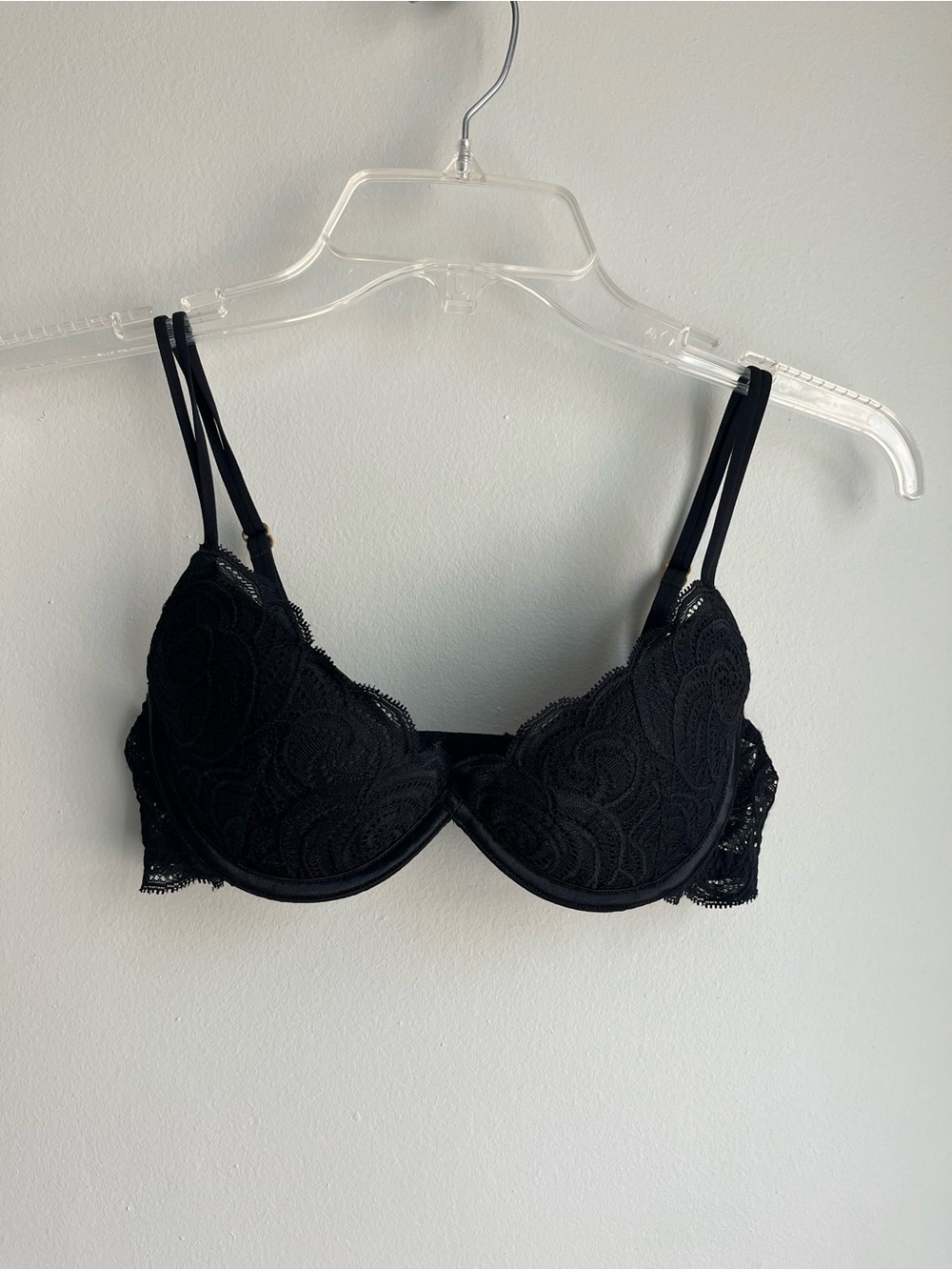 VICTORIA’S SECRET Black Lace Underwire Push-Up Bra